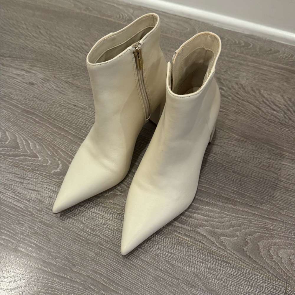 NEW Vince Camuto Cream Pointed-Toe Ankle Booties with Side Zip